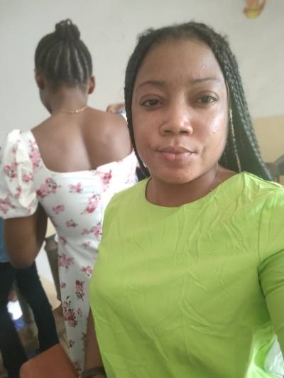 Adeline 28 ans Yaoundé Essos  Cameroun