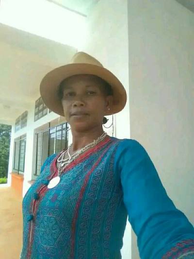 Olga 43 ans Antalaha Madagascar