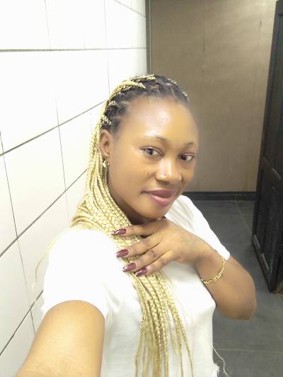 Agnes 37 Jahre Douala Kamerun