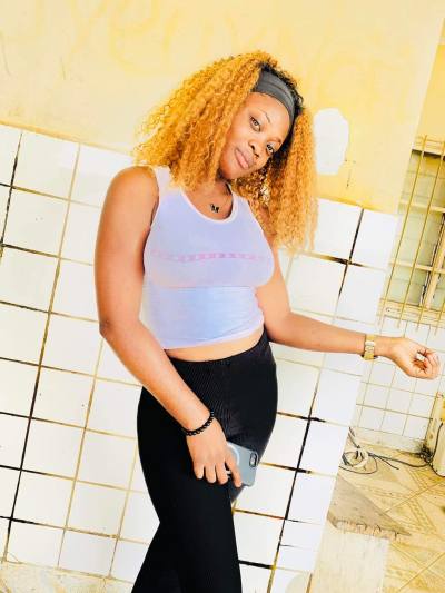 Coumba 32 ans Libreville  Gabon