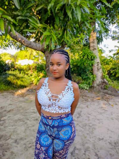 Anadine 23 ans Majunga Madagascar