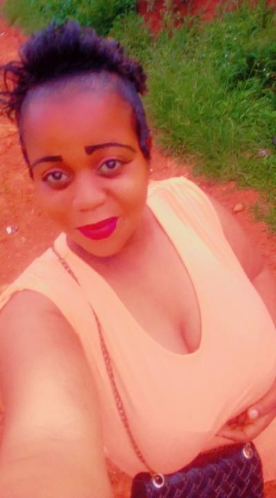 Tatiana 29 ans Oyombang  Cameroun