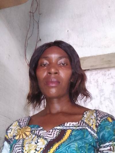 Philomene 40 ans Yaoundé  Cameroun