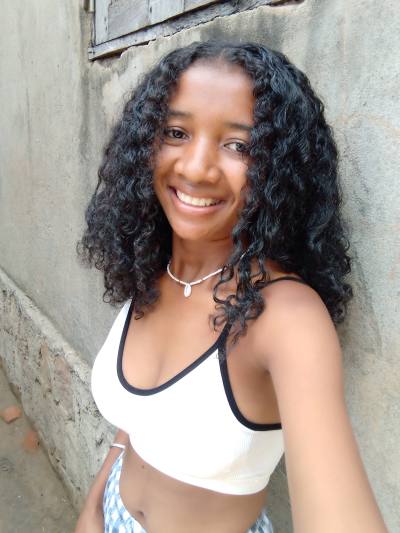 Zenny 24 ans Ambilobe Madagascar