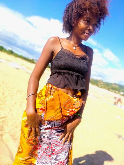 Daliah 21 ans Ambanja Madagascar