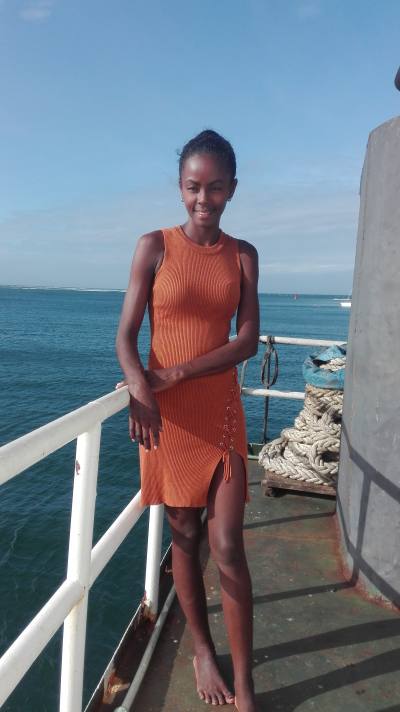 Rencontre Femme Marie 29 Ans Madagascar 168cm Et 44kg