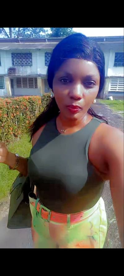 Estelle 31 ans Littoral Cameroun