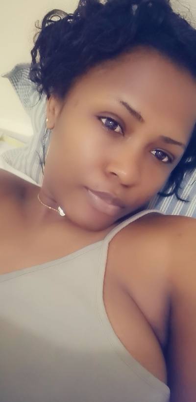 Cathia 30 ans Yaoundé  Cameroun