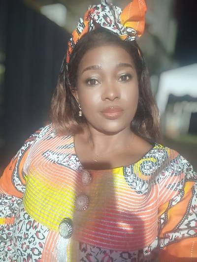 Christelle 36 Jahre Yaoundé 4 Kamerun