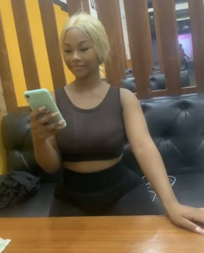 Alicia 24 Jahre Libreville  Gabon