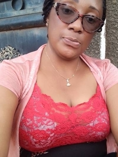 Yvonne 41 Jahre Yaoundé  Kamerun