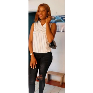 Alice 25 Jahre Yaoundé Cameroun