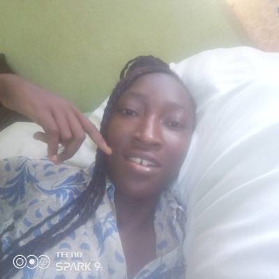 Gabrielle 27 Jahre Yaoundé  Kamerun