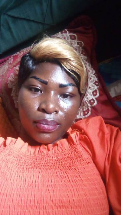 Cynthia 24 ans Yaoundé  Cameroun