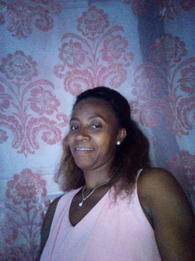 Genevienne 39 ans Sambava Madagascar