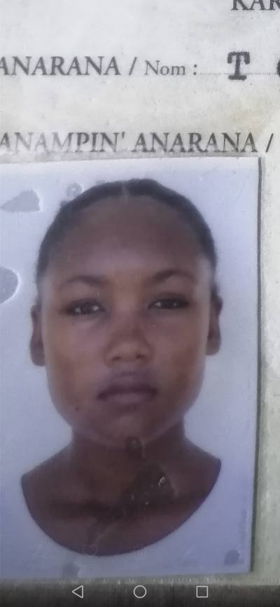 Lutchianna 26 ans Sambava  Madagascar