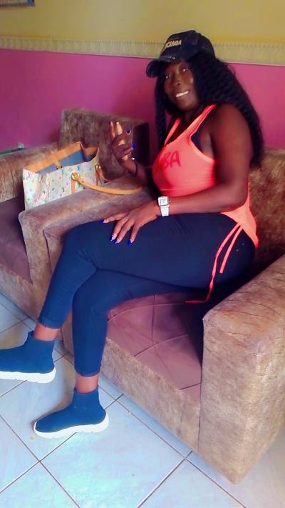 Ladona 43 ans Yaoundé Cameroun