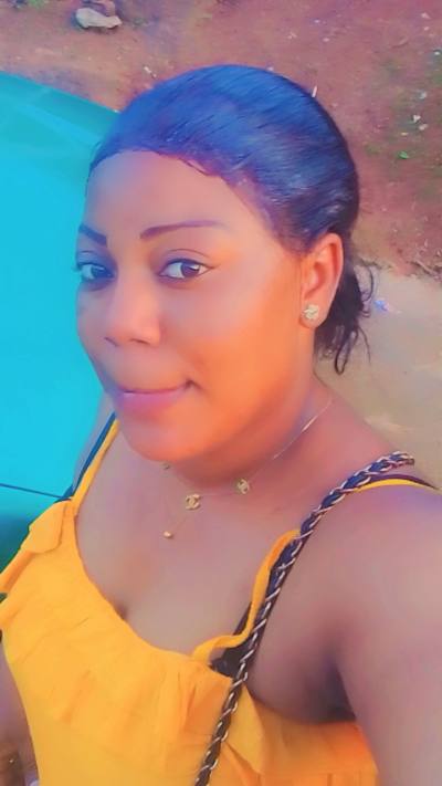 Nadine 37 years Mbamoice Cameroon