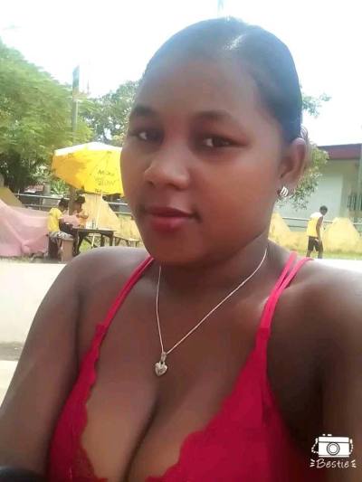 Claudia 27 ans Toamasina Madagascar