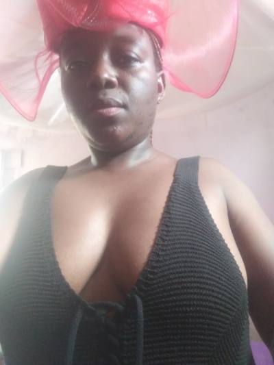 Sonia 32 Jahre Yaoundé  Kamerun