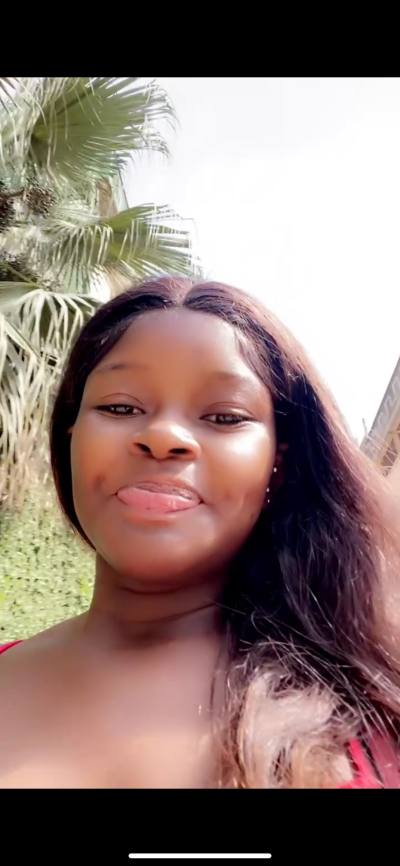 Eugenie 25 ans Douala 5e  Cameroun