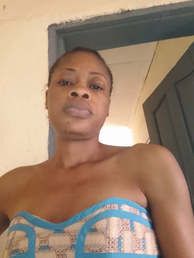 Emmanuelle 32 ans Nkolafamba Cameroun