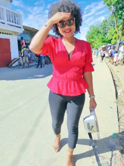 Ornella 34 ans Soanierana-ivongo Madagascar