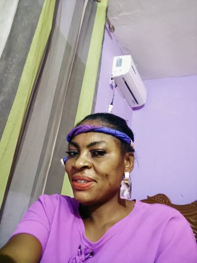 Lyly 49 ans Libreville Gabon