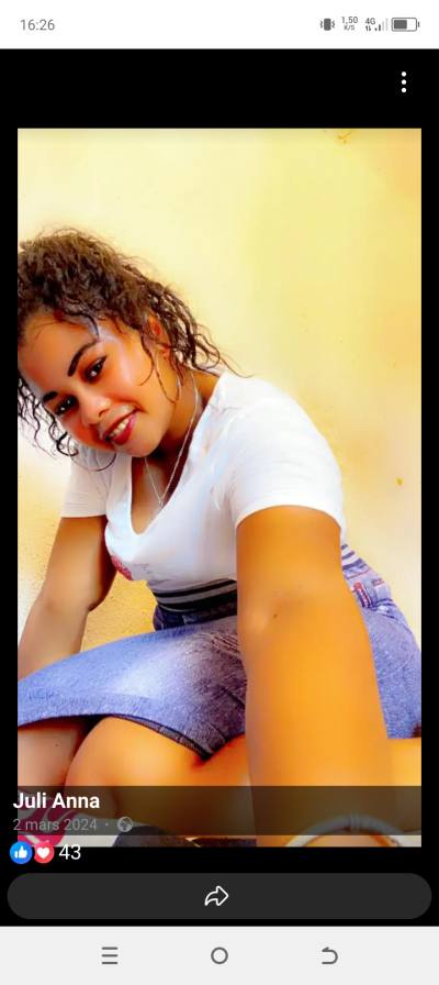 Floricka 28 ans Ambanja Madagascar