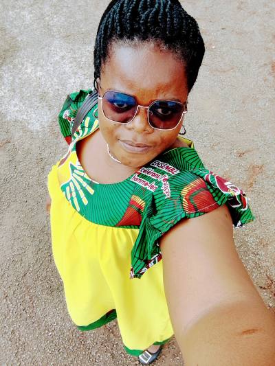 Beatrice 37 Jahre Yaoundé Kamerun