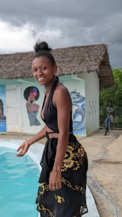 Elina 22 ans Ambilobe  Madagascar