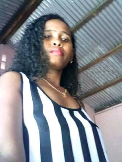 Claudia 26 ans Vohemar  Madagascar