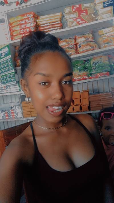 Lucia 21 ans Fort Dauphin  Madagascar