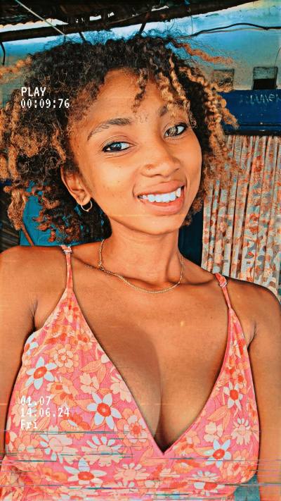 Olivia 21 ans  Madagascar