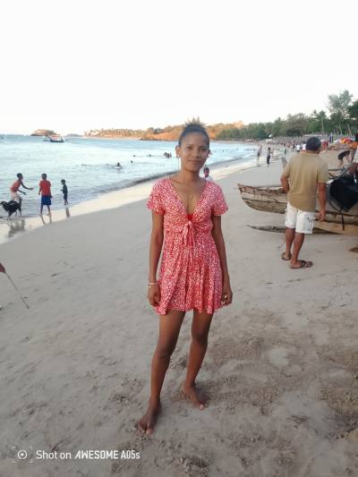 Ursulla 32 ans Nosy Bé Elle Ville  Madagascar