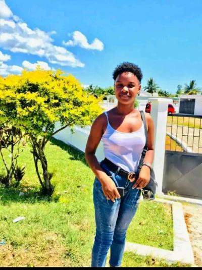 Alysha 18 ans Sambava  Madagascar