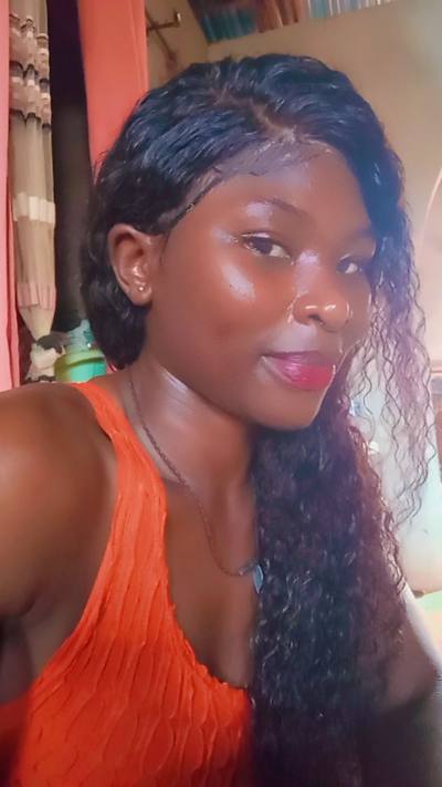 Cynthia 24 ans Yaoundé  Cameroun