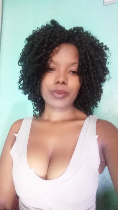 Mirella 29 ans Toamasina  Madagascar