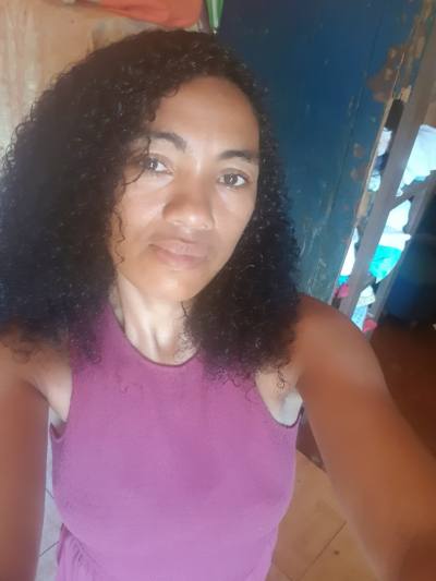 Nirina 38 ans Diego Suarez  Madagascar