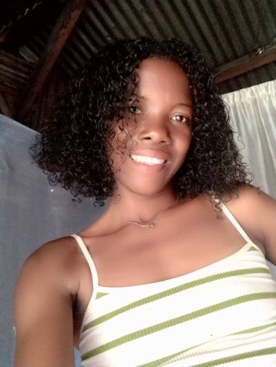 Enellah 27 ans Sambava  Madagascar