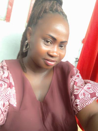 Edith 38 years Douala Cameroon