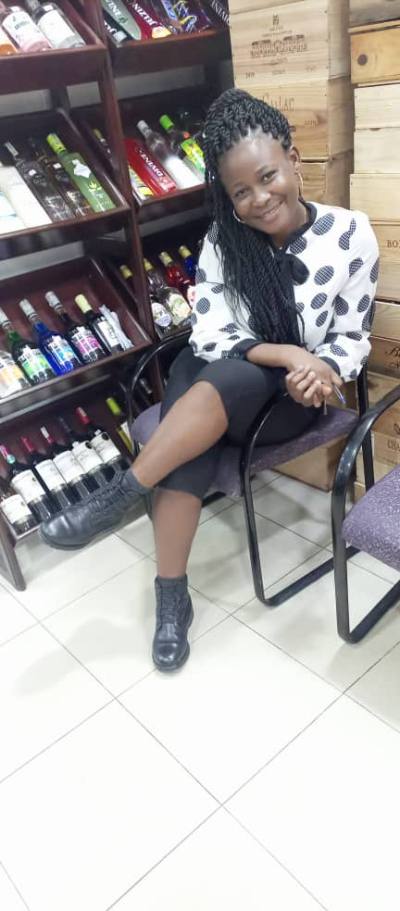 Maggie 30 ans Douala Autre