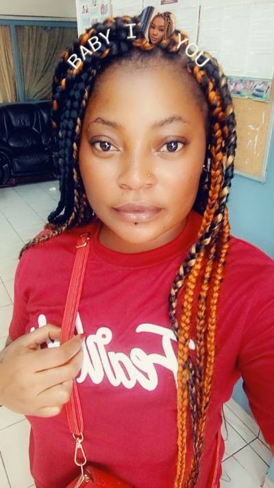 Arlette 30 ans Catholique  Cameroun