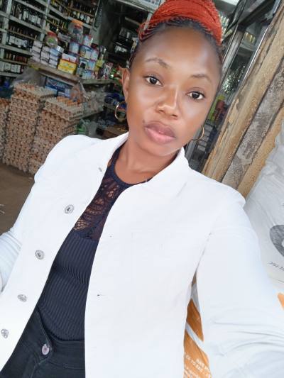 Mabelle 30 ans Yaoundé Cameroun