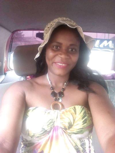 Marie claire 43 ans Yaoundé  Cameroun