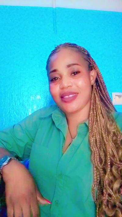 Angela 34 years Abidjan  Ivory Coast