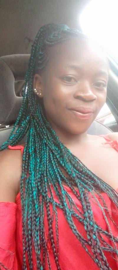 Yolande 32 ans Mbalmayo Cameroun