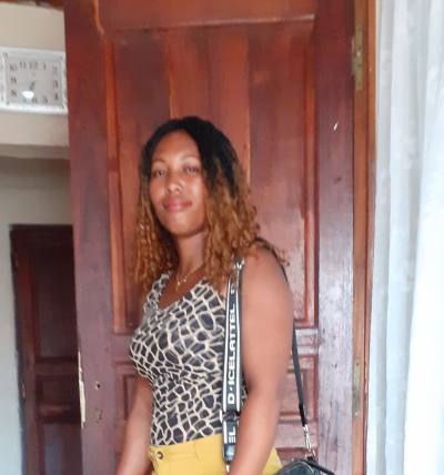 Alexina 32 ans Toamasina Madagascar