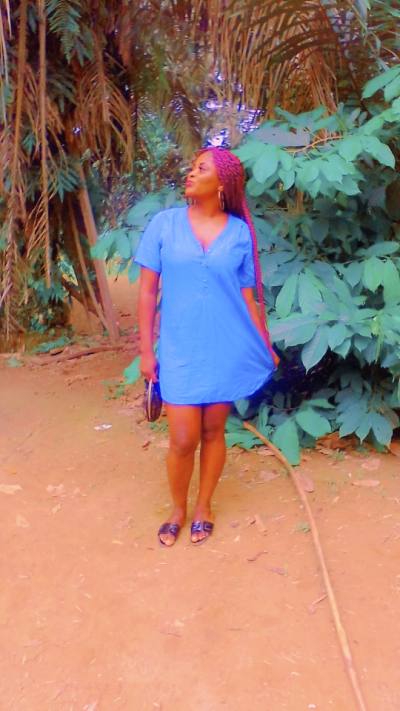 Suzanne 26 ans Yaoundé Cameroun