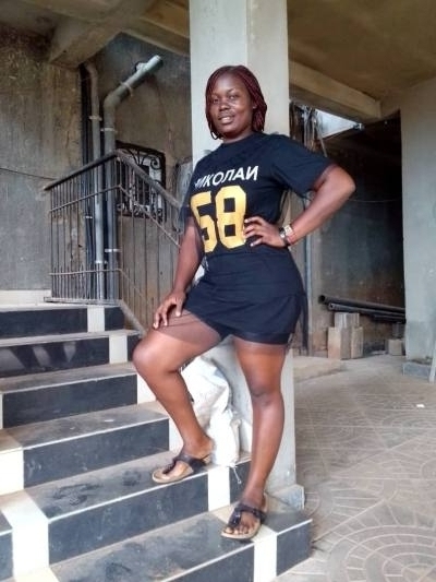 Joelle 25 ans Yaoundé Cameroun